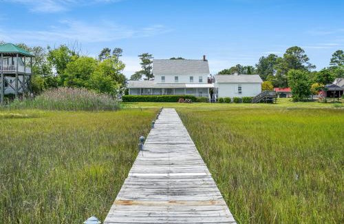 Deep Hole Casa | Oyster Catcher - Pet friendly & deep water access!