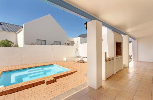 Calypso Beach Casa | Oyster Retreat by Host Agents
