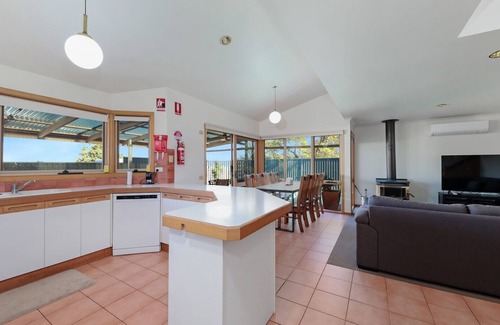 Merimbula Casa | Oyster View: refugio familiar perfecto con piscina privada