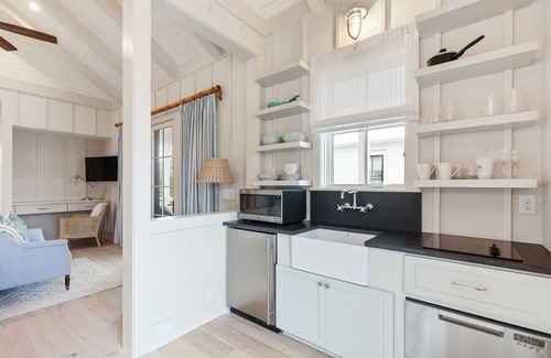 Johns Island Casa | "Oystercatcher” (3039 Southerly Way) 2 person creekside bungalow at Kiawah River