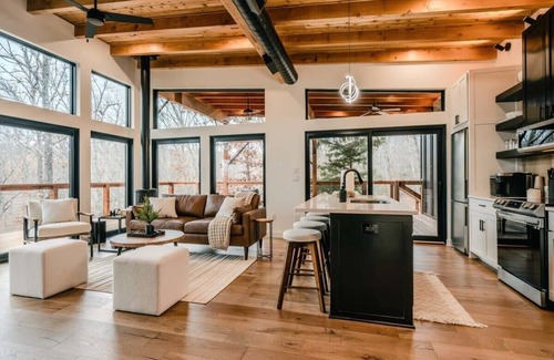 Rogers Casa | Ozark Modern Retreat