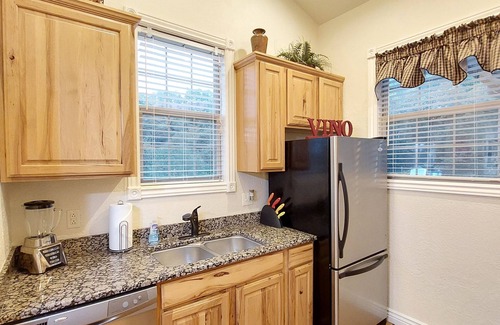 Indian Point Cabina | Ozark Mountain Walk-in Log Cabin by Silver Dollar City & Table Rock Lake!