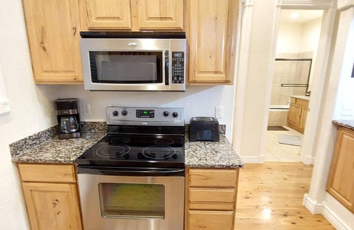 Indian Point Cabina | Ozark Mountain Walk-in Log Cabin by Silver Dollar City & Table Rock Lake!