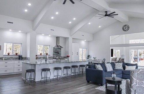 Bruno Casa | Ozark Mountains Tucker Hollow Retreat!