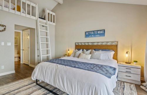 Lake Ozark Casa | Ozark Upper Deck Top Floor Waterfront Condo