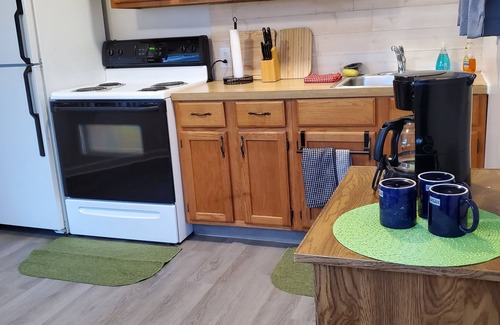 Midway Cabaña | Ozarks hillside cottage on Bull Shoals Lake and a slip for your boat!