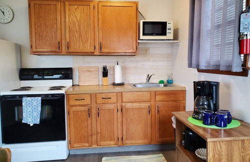 Midway Cabaña | Ozarks hillside cottage on Bull Shoals Lake and a slip for your boat!