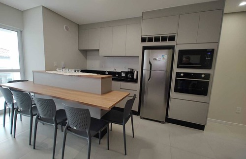 Meia Praia Apartamento | Pé na Areia - 50m Praia - 11 km Beto Carrero