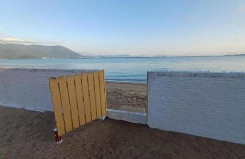 Caiacanga Casa | Pé na areia, casa na praia de frente para o mar
