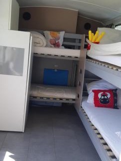 Arcomps Otro | Pépère, bus aménagé dans camping à la ferme