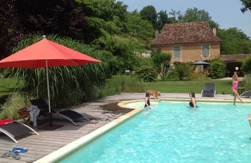 Sainte-Alvere Casa | Périgord noir casa con encanto 4 personas todo confort parque piscina climatizada perros permitidos