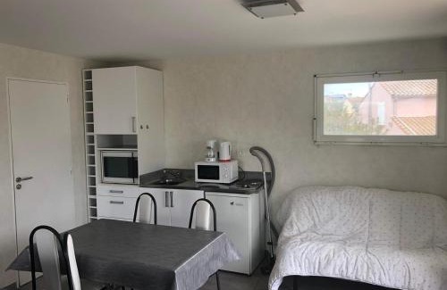 Perols Apartamento | Pérols Centre, Studio unique au dessus de notre maison avec grande terrasse