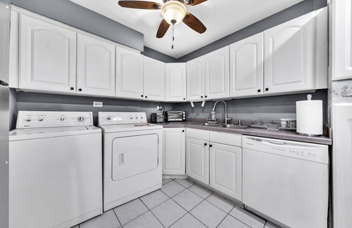 SoNo Apartamento | P/8G Remodel 2BR/2BA downtown ATL- Parking & Balcony
