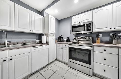 SoNo Apartamento | P/8G Remodel 2BR/2BA downtown ATL- Parking & Balcony