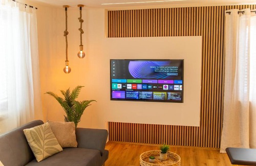 Schlier Apartamento | P-Hosting Modernes Apartment zwischen Ravensburg und dem Altdörferwald, 110qm, Familienfreundlich, Separater Eingang, Kaffeevollautomat, Bäcker und Pizzeria 15 Meter, Spielplatz 50 Meter, 20 Km zum Bodensee, 30Km in die Berge