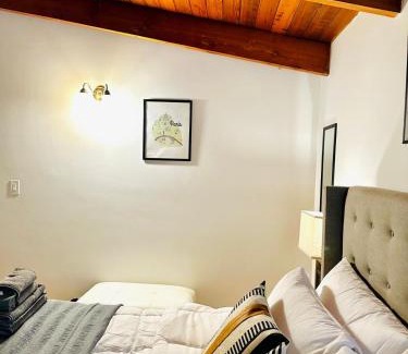 Jasper Place Apartamento | P&N Suites - DELUXE KING ROOM- PARIS