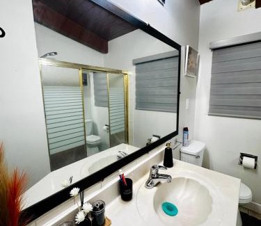 Jasper Place Apartamento | P&N Suites - DELUXE KING ROOM- PARIS