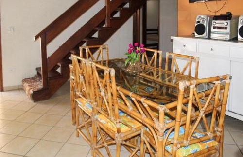 Peruibe Casa | P003 - Casa de 3 dormitórios com churrasqueira, apenas 150m da praia