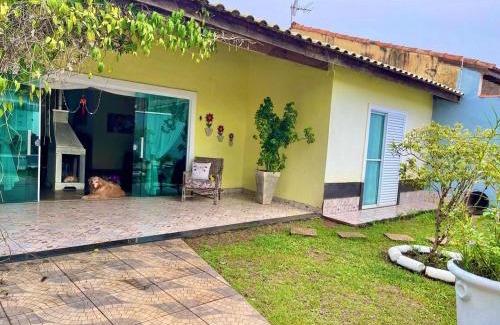 Peruibe Casa | P004 - Casa com 3 dormitórios, churrasqueira e apenas 150m da praia