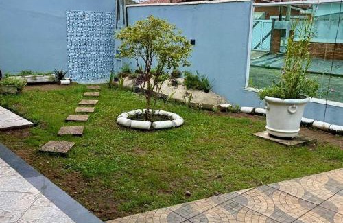 Peruibe Casa | P004 - Casa com 3 dormitórios, churrasqueira e apenas 150m da praia