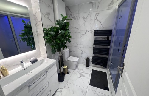 Les Pavillons-sous-Bois Apartamento | P20 Suite 5 Etoiles - Sauna & Hammam d'exception, rela et détente absolue