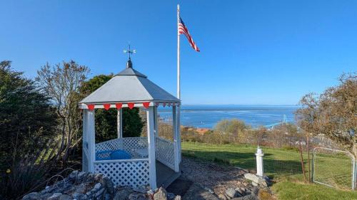 Port Angeles Casa | PA Crows Nest Cottage