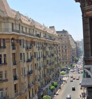 Qasr an-Nil Hotel | Pa la ce court