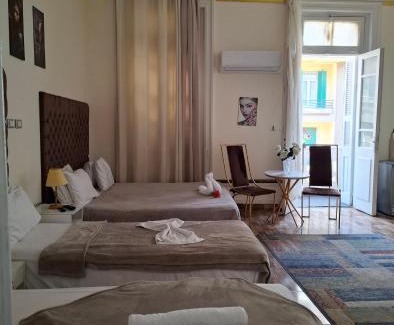 Qasr an-Nil Hotel | Pa la ce court
