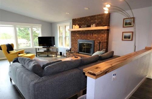 Port Angeles Casa | PA Sea View Deck House