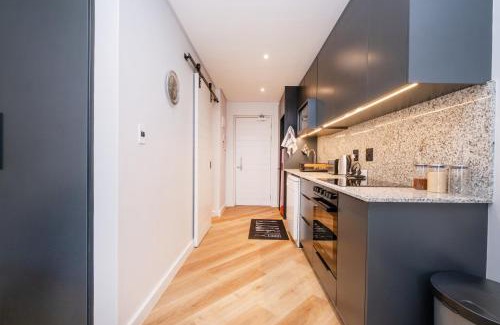 Paarl Apartamento | Paarl Studio With Onsite Parking & Modern Comforts