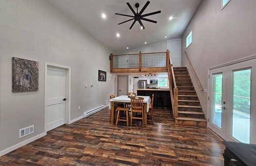 Ronan Casa | Pablo Pines House @ the Canal- Family+Pet Friendly, Trailer Parking+RV Hookups!