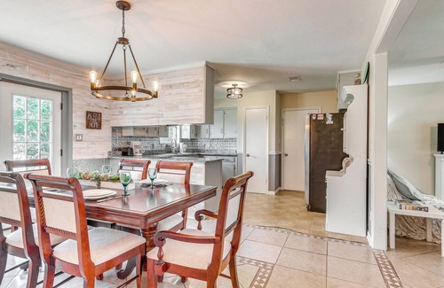 Florida Panhandle Casa | Pace Family Home: 1 Mi to Beach & Park!