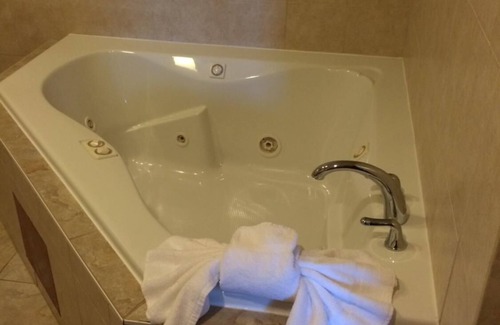 Delaware Hotel | Pacer Inn And Suites Delaware