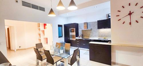 Paceville Apartamento | Paceville Flat Two Bedroom Two Bathrooms St Julians with Terrace and Yard - Pe 2