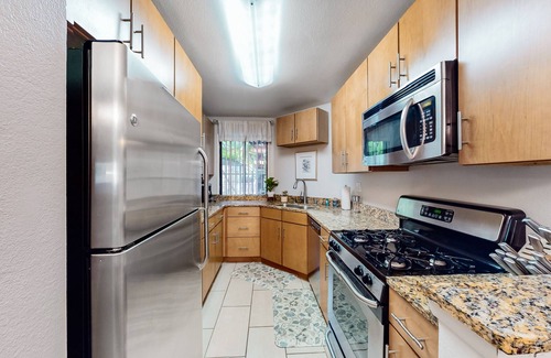 Playa Del Rey Condominio | Pacific Cove | Pool & Hot Tub, Fitness Center | Walk to Beach & Dining