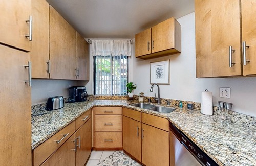 Playa Del Rey Condominio | Pacific Cove | Pool & Hot Tub, Fitness Center | Walk to Beach & Dining