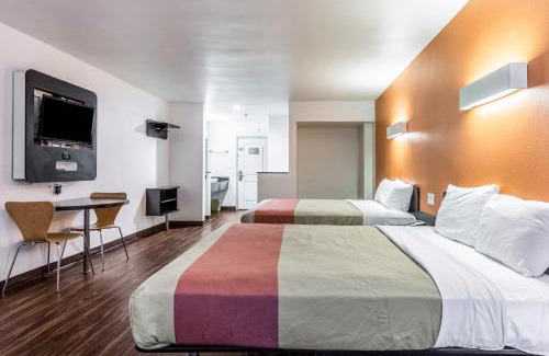 Townsite Hotel | Pacific Inn