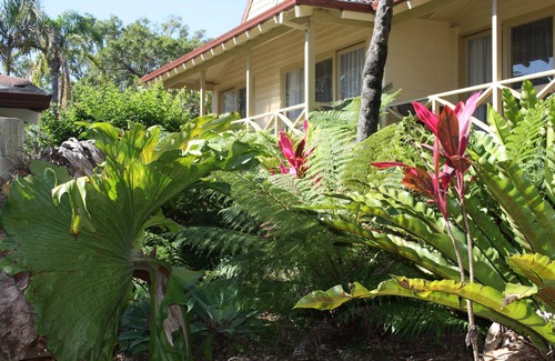 Elizabeth Beach Cabina | PACIFIC PALMS RESORT