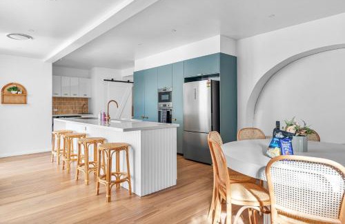 Long Jetty Casa | Pacific Paradise - 4 Bedroom House Central Coast