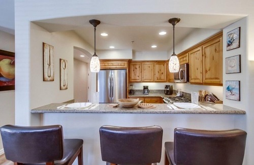 Crown Point Condominio | Pacific Paradise