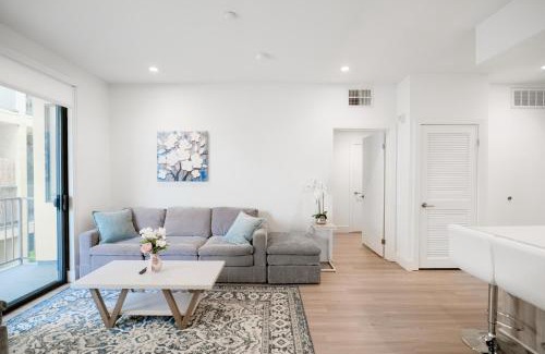 Downtown Apartamento | Pacific Pearl 2 bed Apt with FREE PARKING in Santa Monica