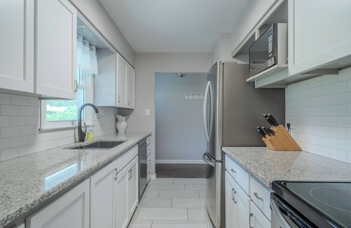 South Central Omaha Casa | Pacific Place - Central, Private Stay with Fireplace, Garage & Deck