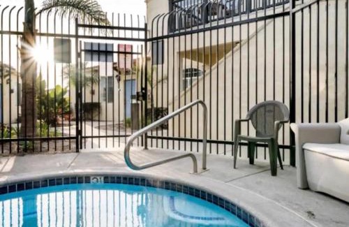 Oceano Casa | Pacific Plaza #511 - Oceano Escape - 1BdrmUp-K-QSofa