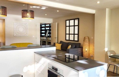 Arue Condominio | Pacific Suite | View of the bay and the sea | WiFi and air conditioning