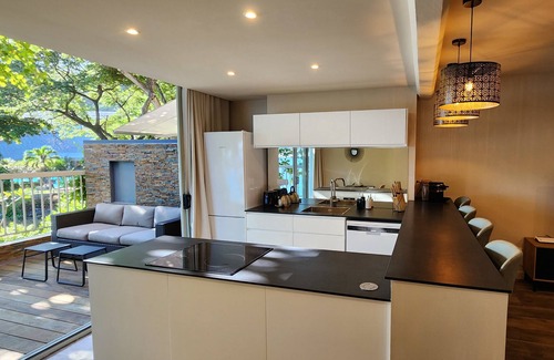 Arue Condominio | Pacific Suite | View of the bay and the sea | WiFi and air conditioning
