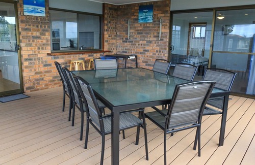 Mollymook Beach Casa | Pacific View: acomoda fácilmente a dos familias
