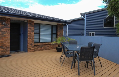 Mollymook Beach Casa | Pacific View: acomoda fácilmente a dos familias