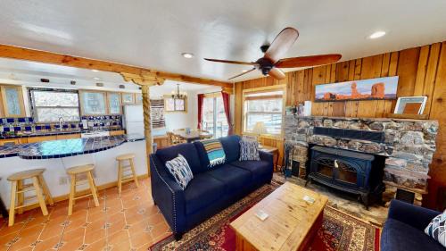 Spanish Valley Casa | Pack Creek ~ Farm House