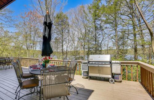 Lakeville Casa | Paddle, Swim, Bike and More Lake Wallenpaupack Home