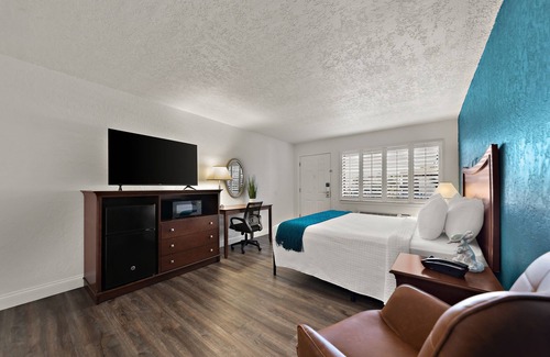 Crystal River Hotel | PaddleTail Waterfront Lodge, Trademark Collection by Wyndham